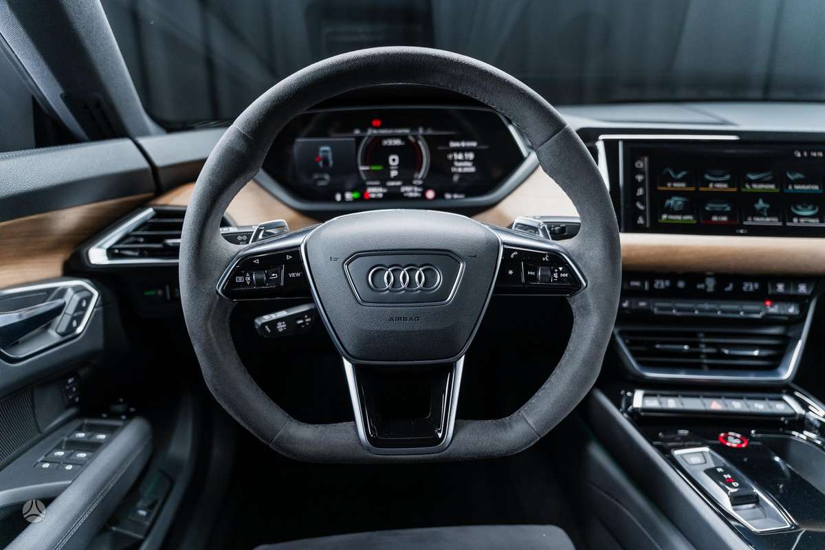 Audi e-tron GT, Седан