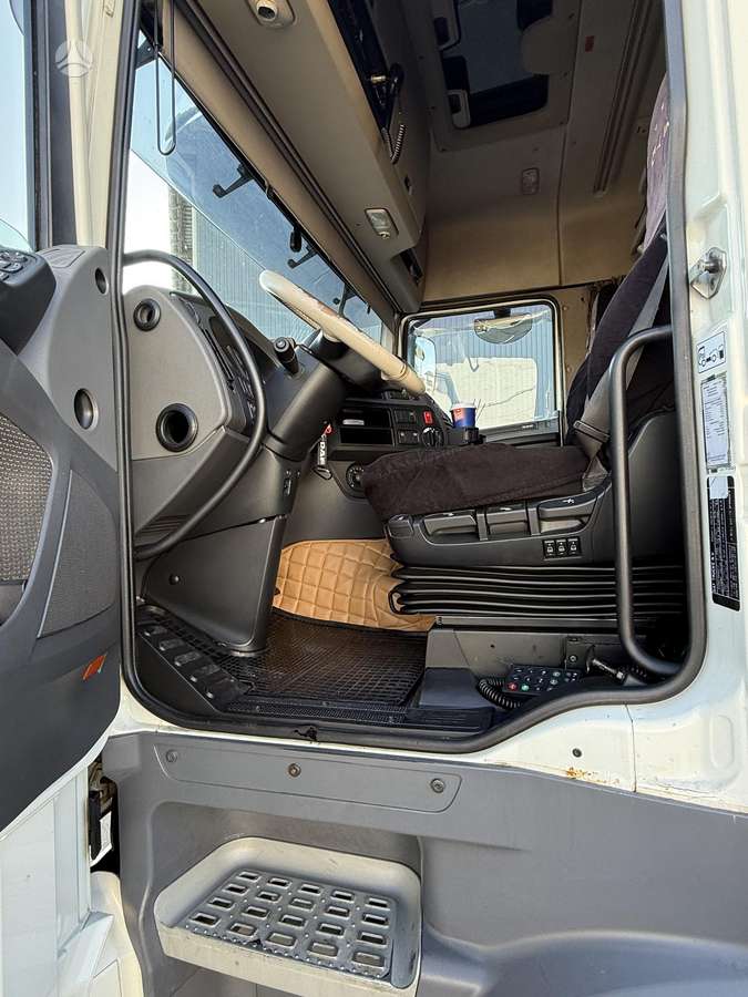 DAF 460 FT, 2 miegamosios vietos