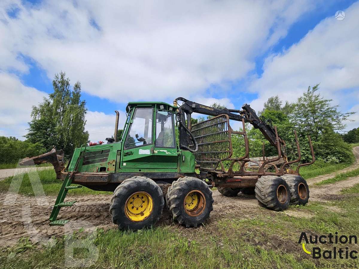 John Deere 810 D, forwarders