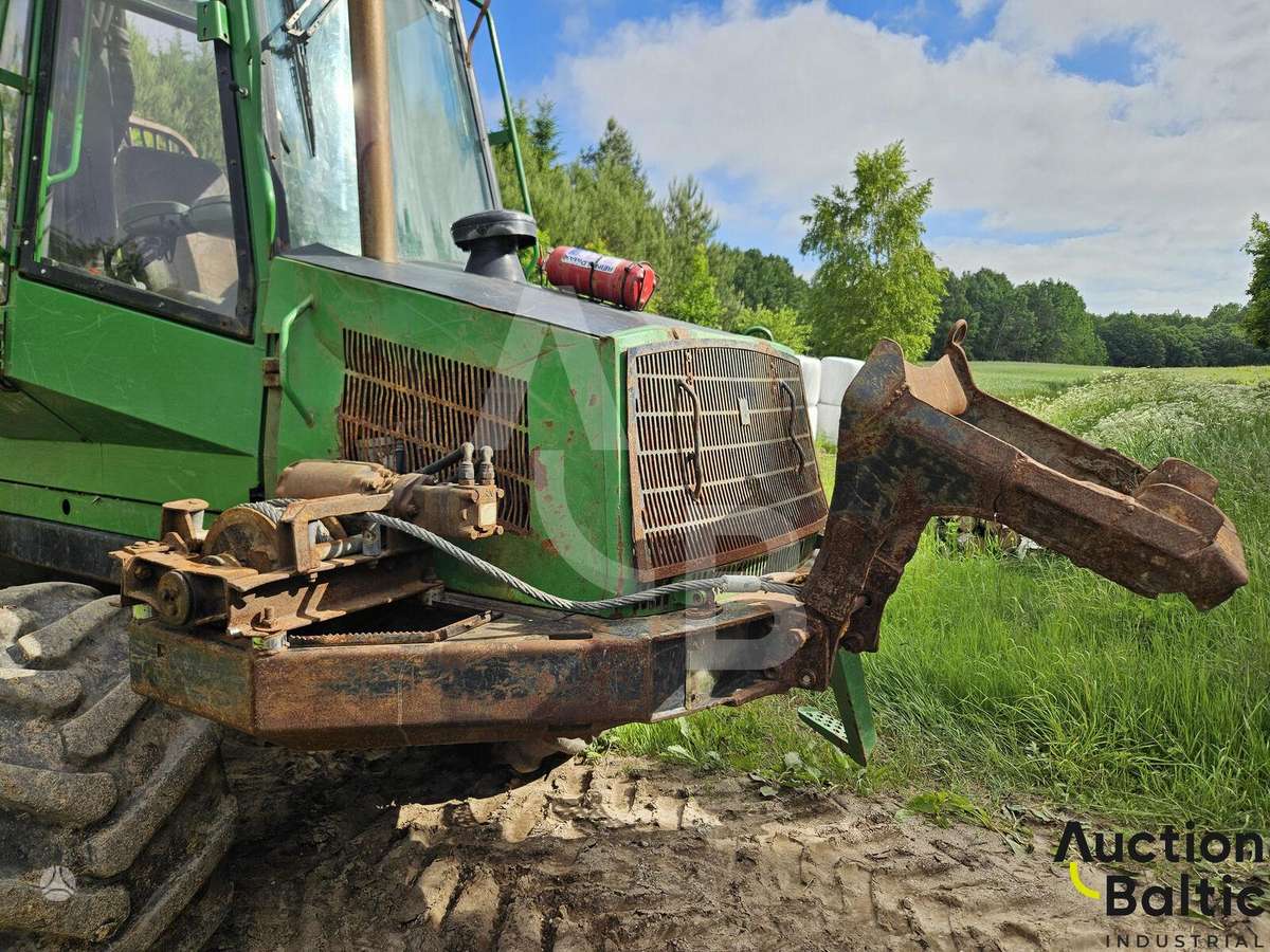 John Deere 810 D, forwarders