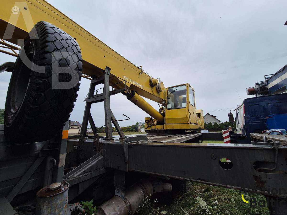 -Kita- Tatra T815, crane