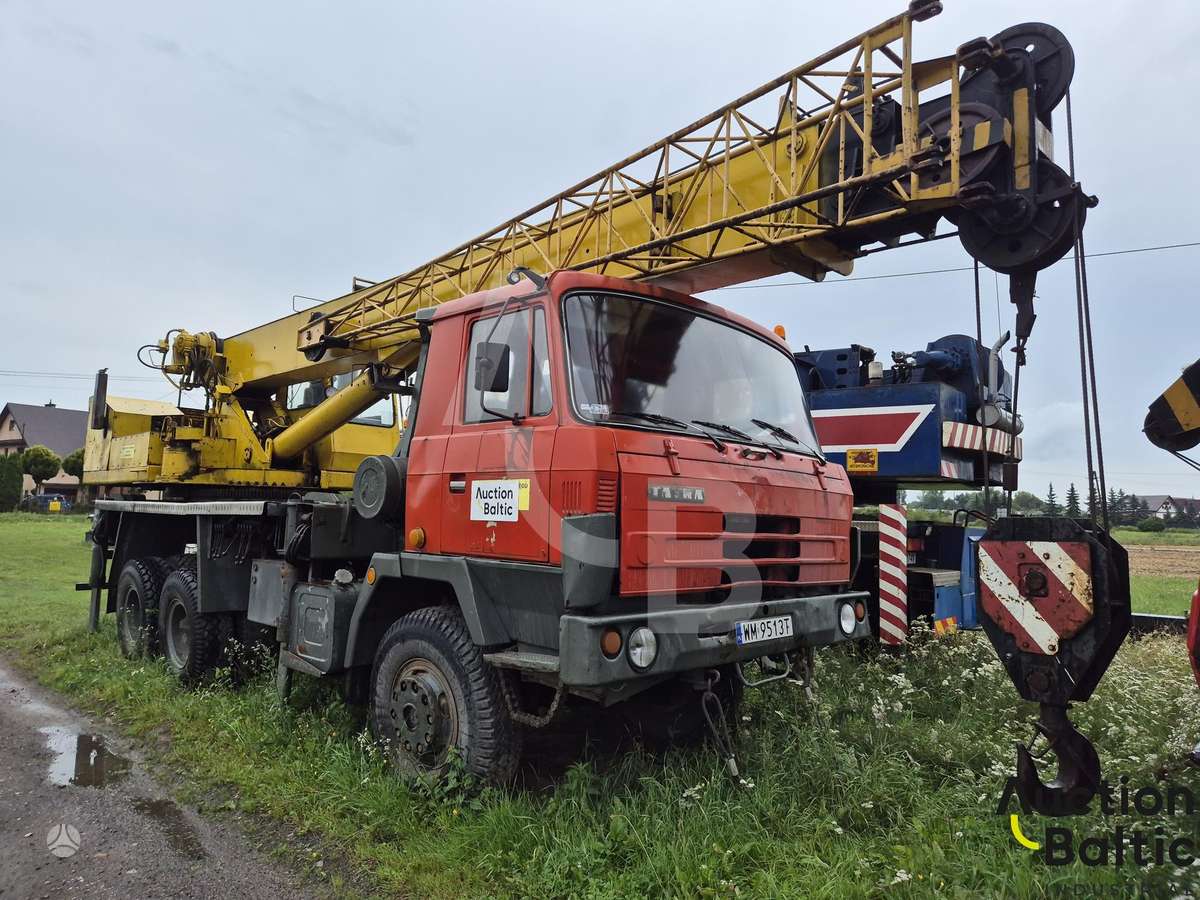 -Kita- Tatra T815, crane