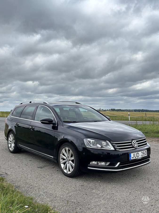 Volkswagen Passat - 1
