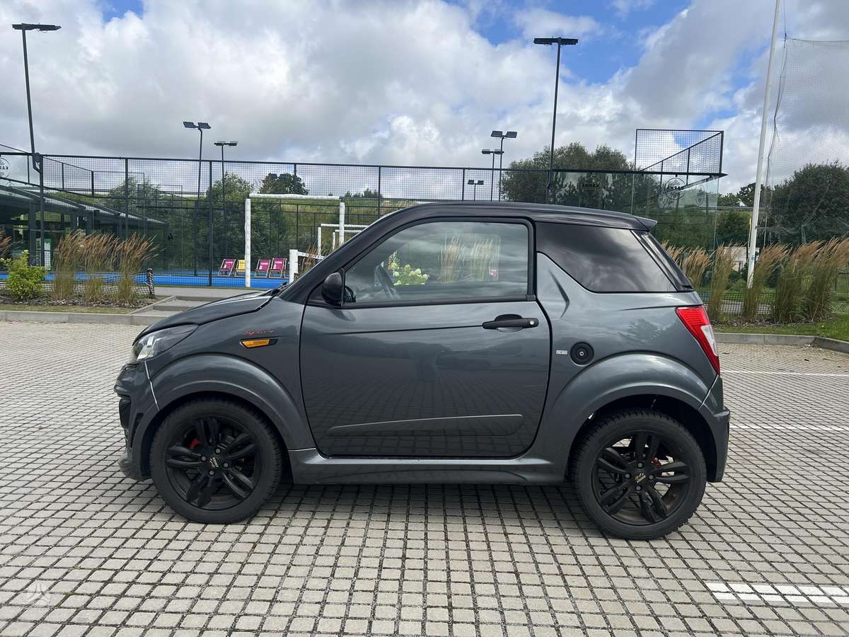 Ligier JS50, 0.5 l., hatchback