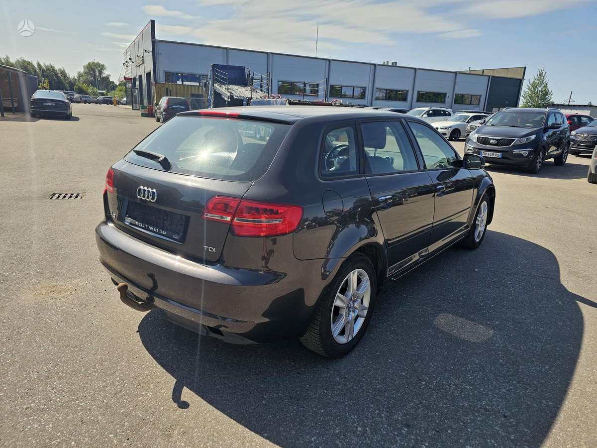 Audi A3, 1.6 l., Хэтчбек