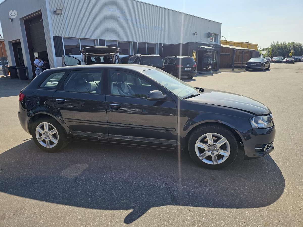 Audi A3, 1.6 l., Хэтчбек