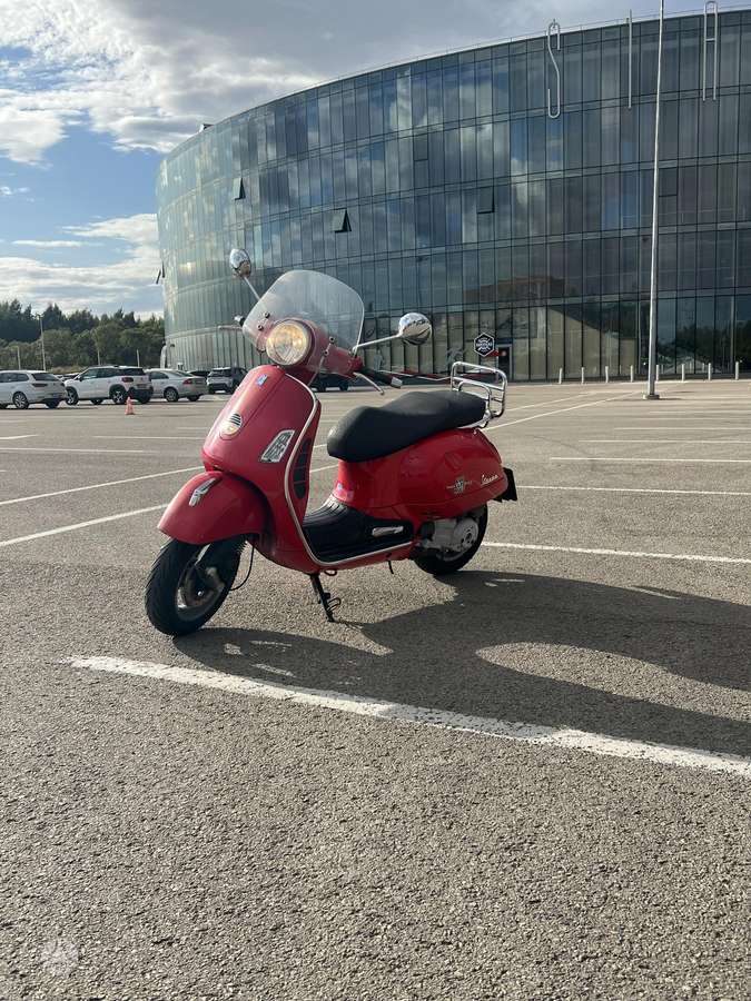 Piaggio Vespa 250cc, scooters / mopeds