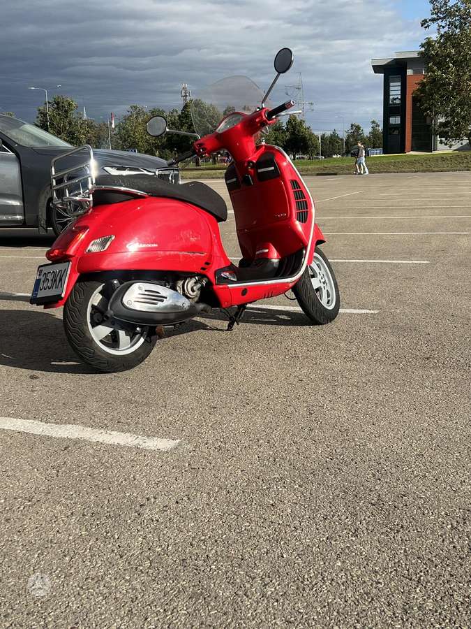Piaggio Vespa 250cc, scooters / mopeds