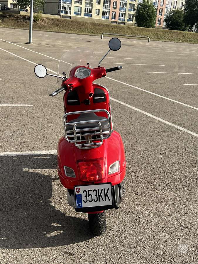 Piaggio Vespa 250cc, scooters / mopeds