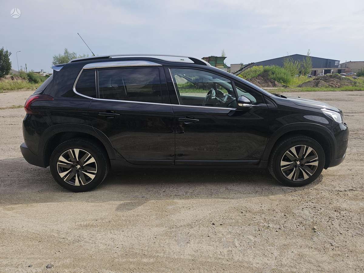 Peugeot 2008, 1.2 l., hatchback