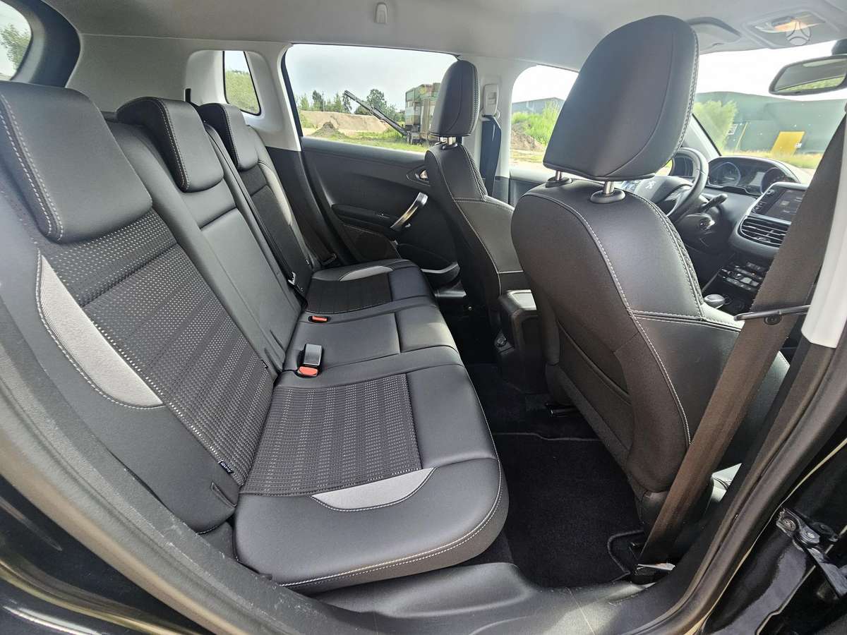 Peugeot 2008, 1.2 l., hatchback