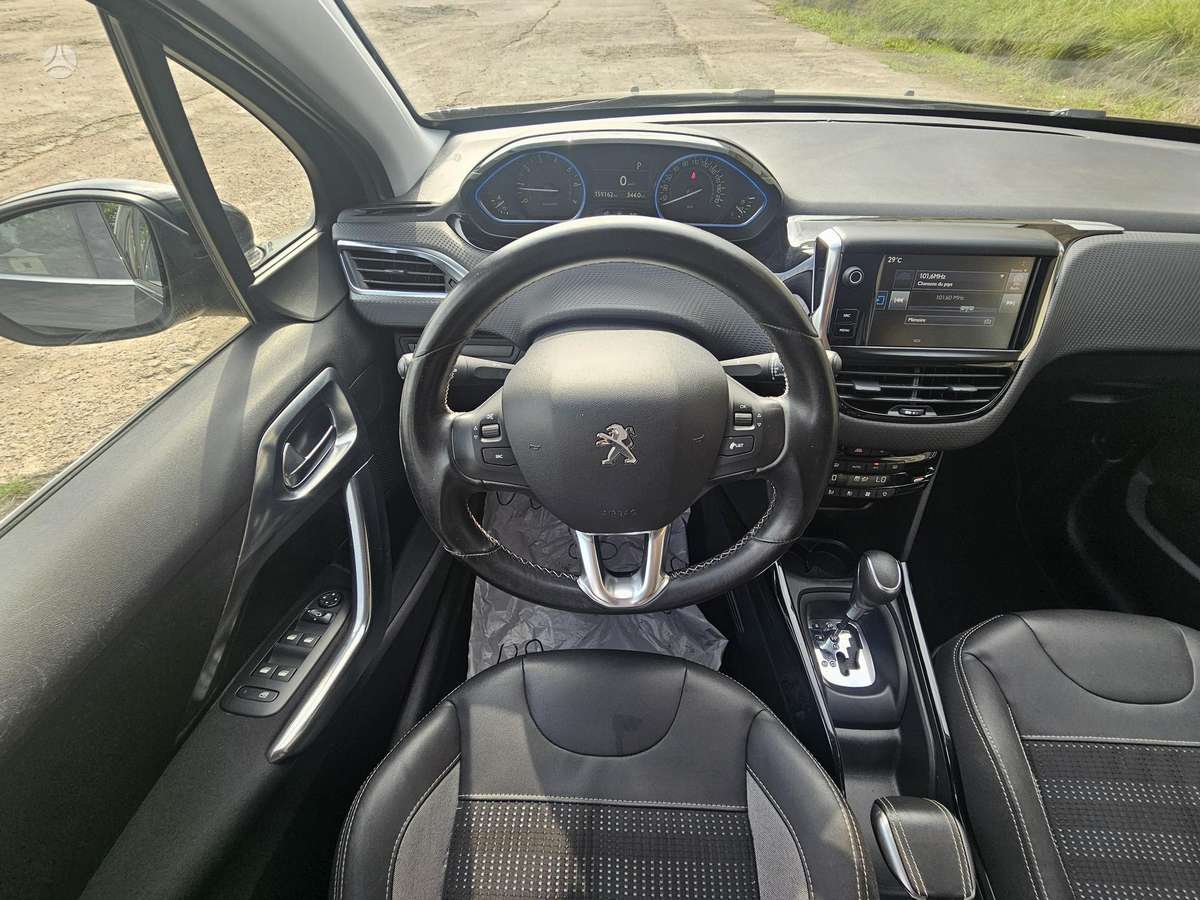Peugeot 2008, 1.2 l., hatchback