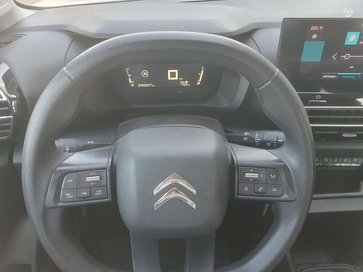 Citroen C4, 1.5 l., hatchback