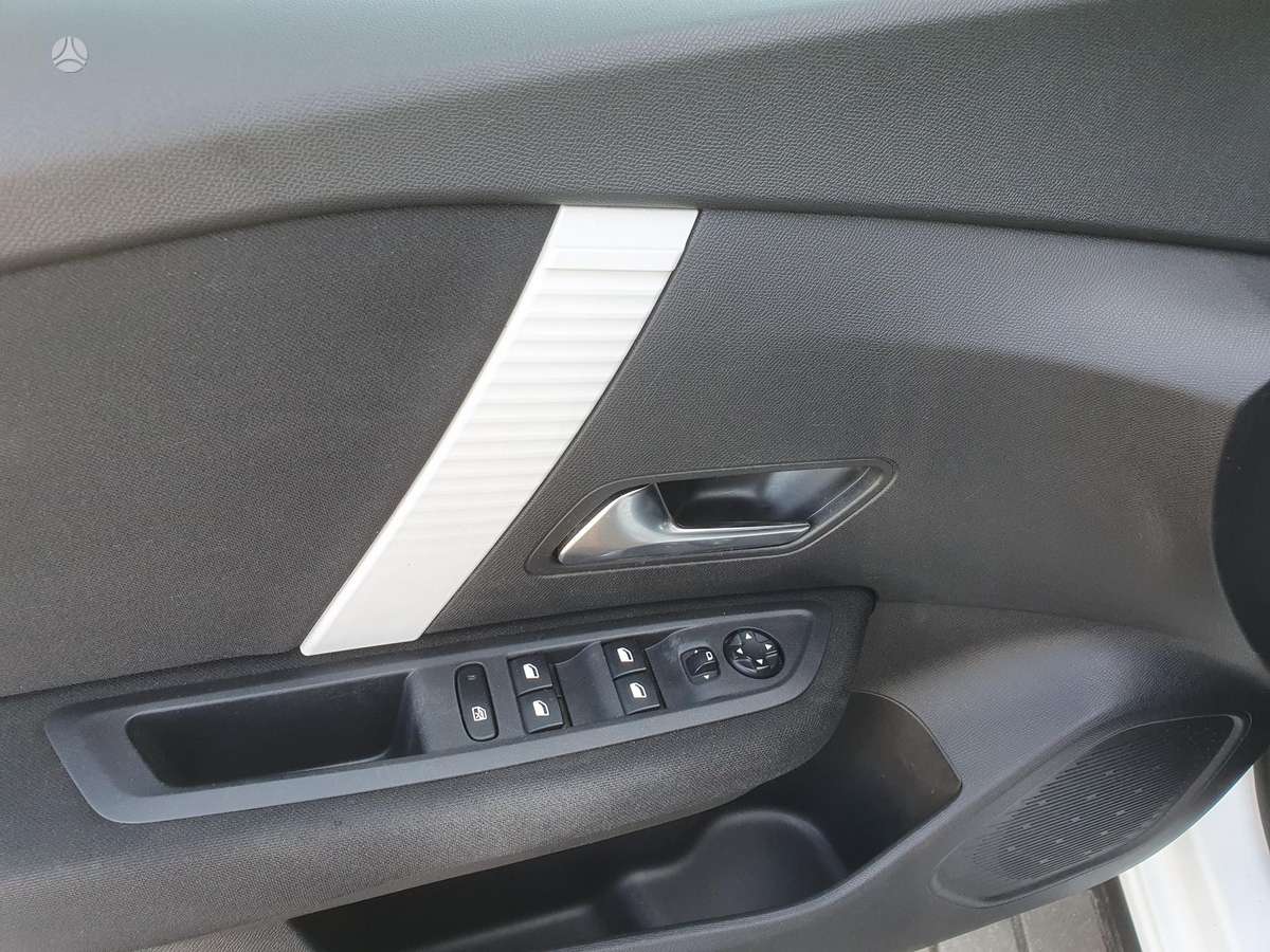 Citroen C4, 1.5 l., hatchback