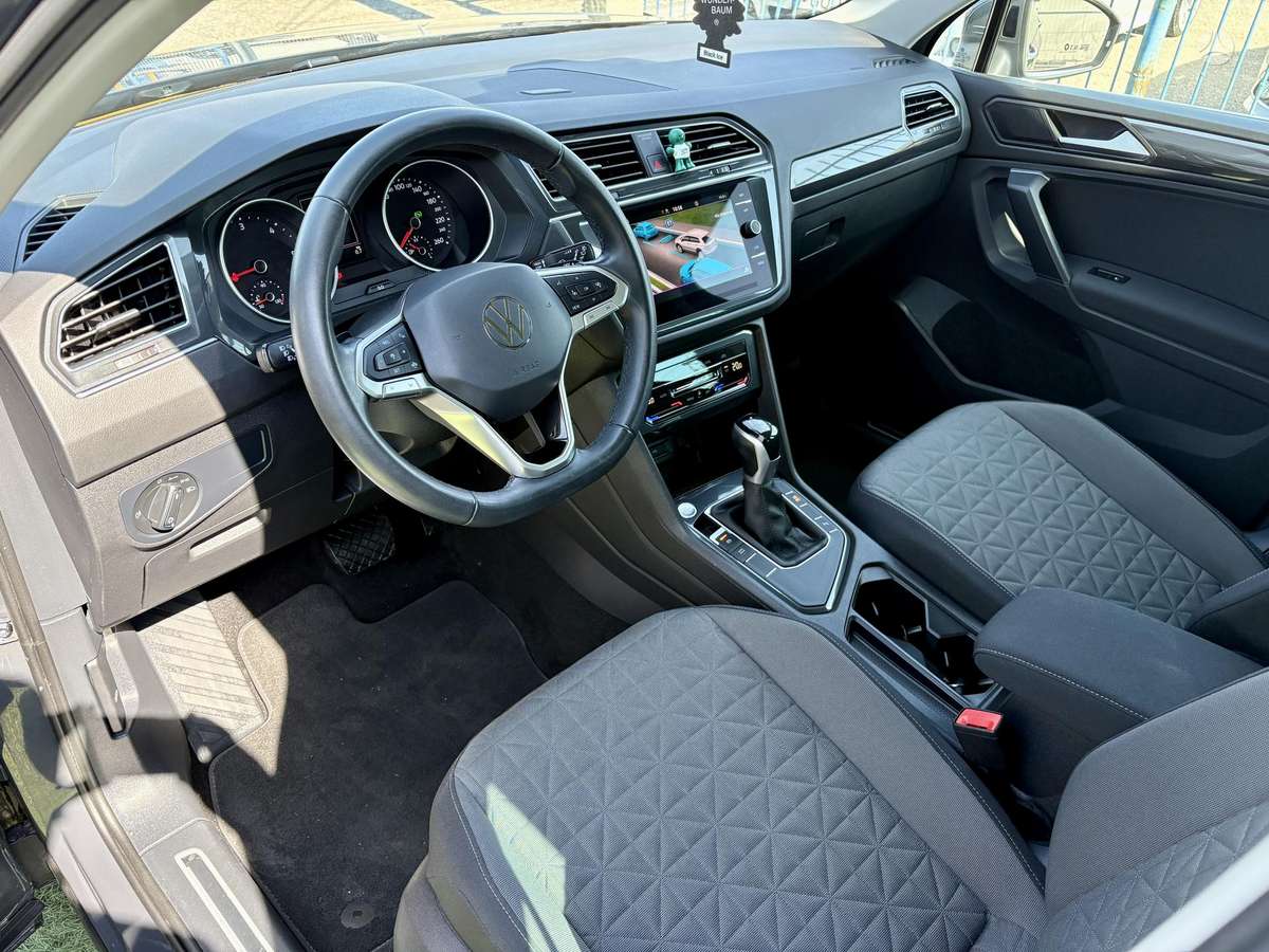 Volkswagen Tiguan - 11