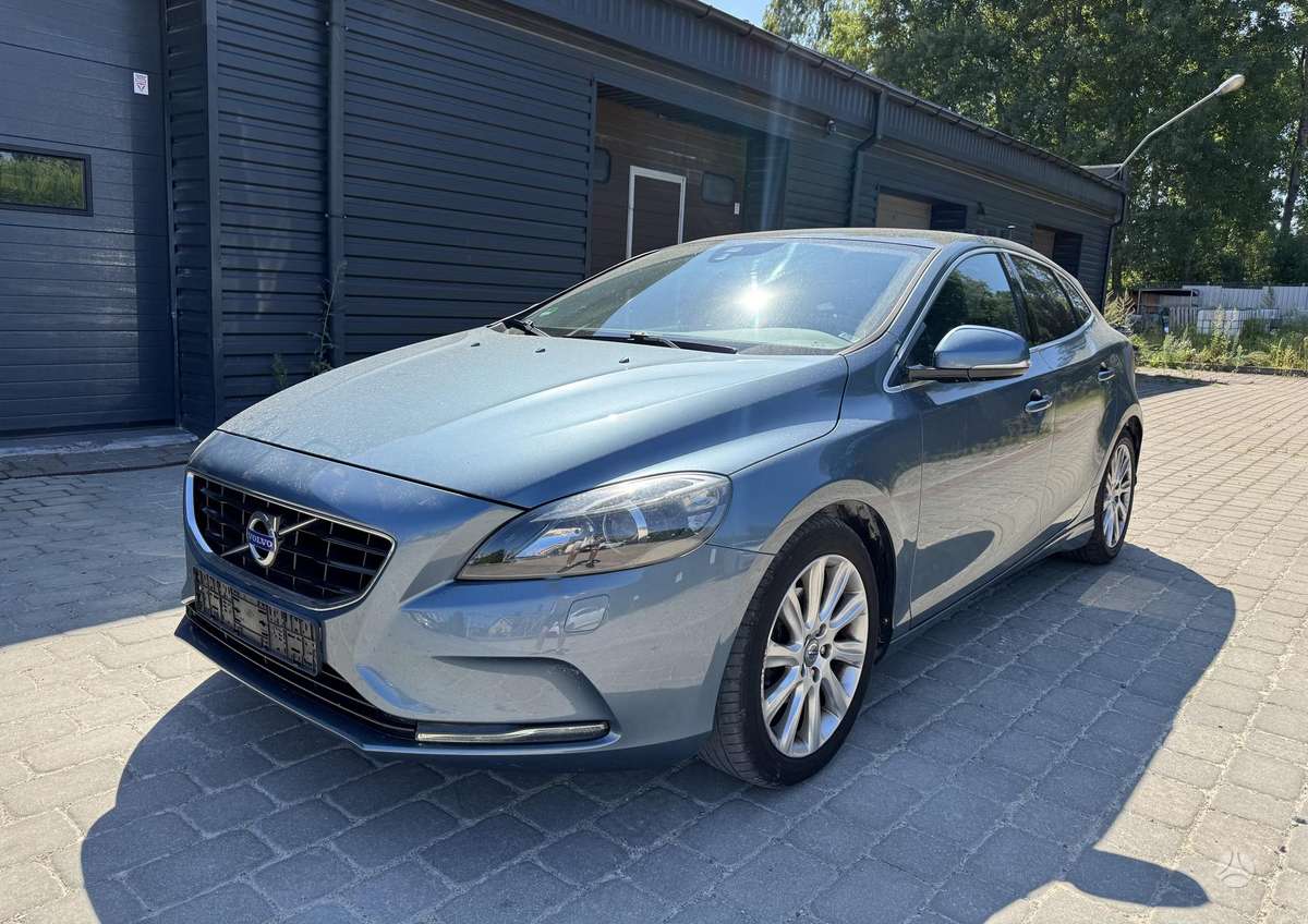 Volvo V40, 1.6 l., hatchback