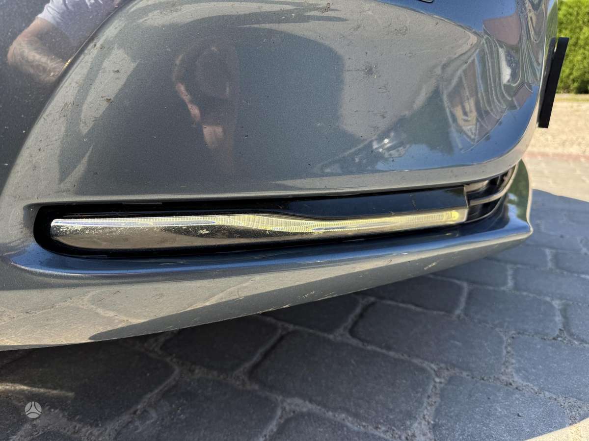 Volvo V40, 1.6 l., hatchback