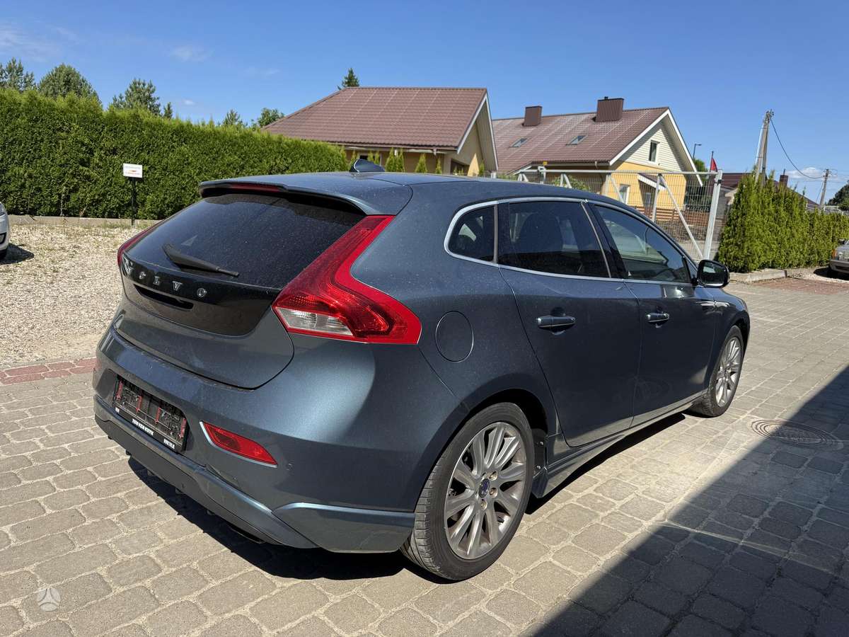 Volvo V40, 1.6 l., hatchback