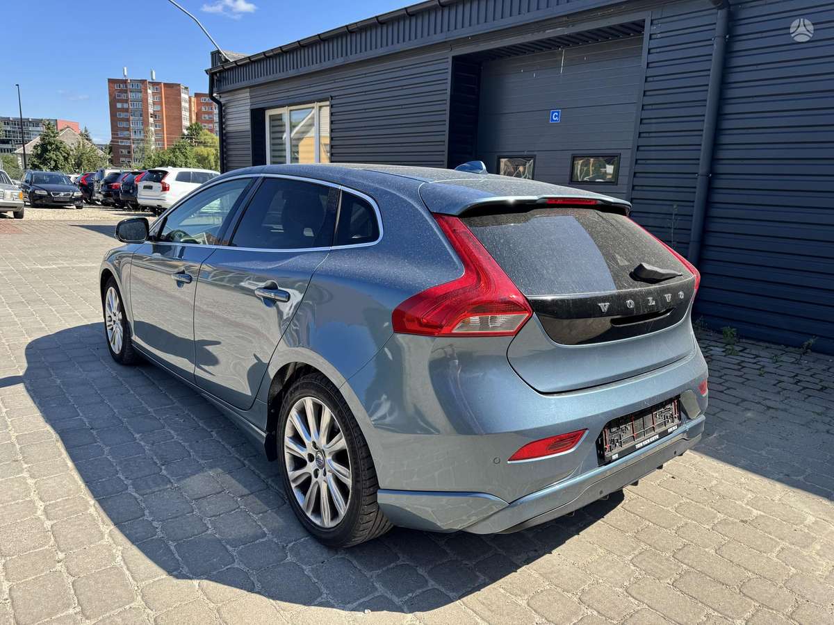 Volvo V40, 1.6 l., hatchback