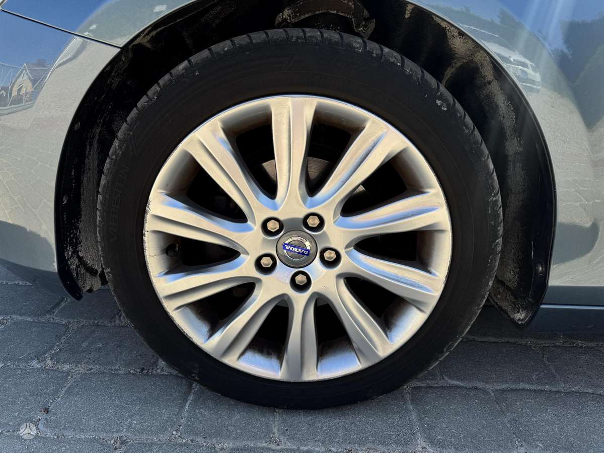 Volvo V40, 1.6 l., hatchback