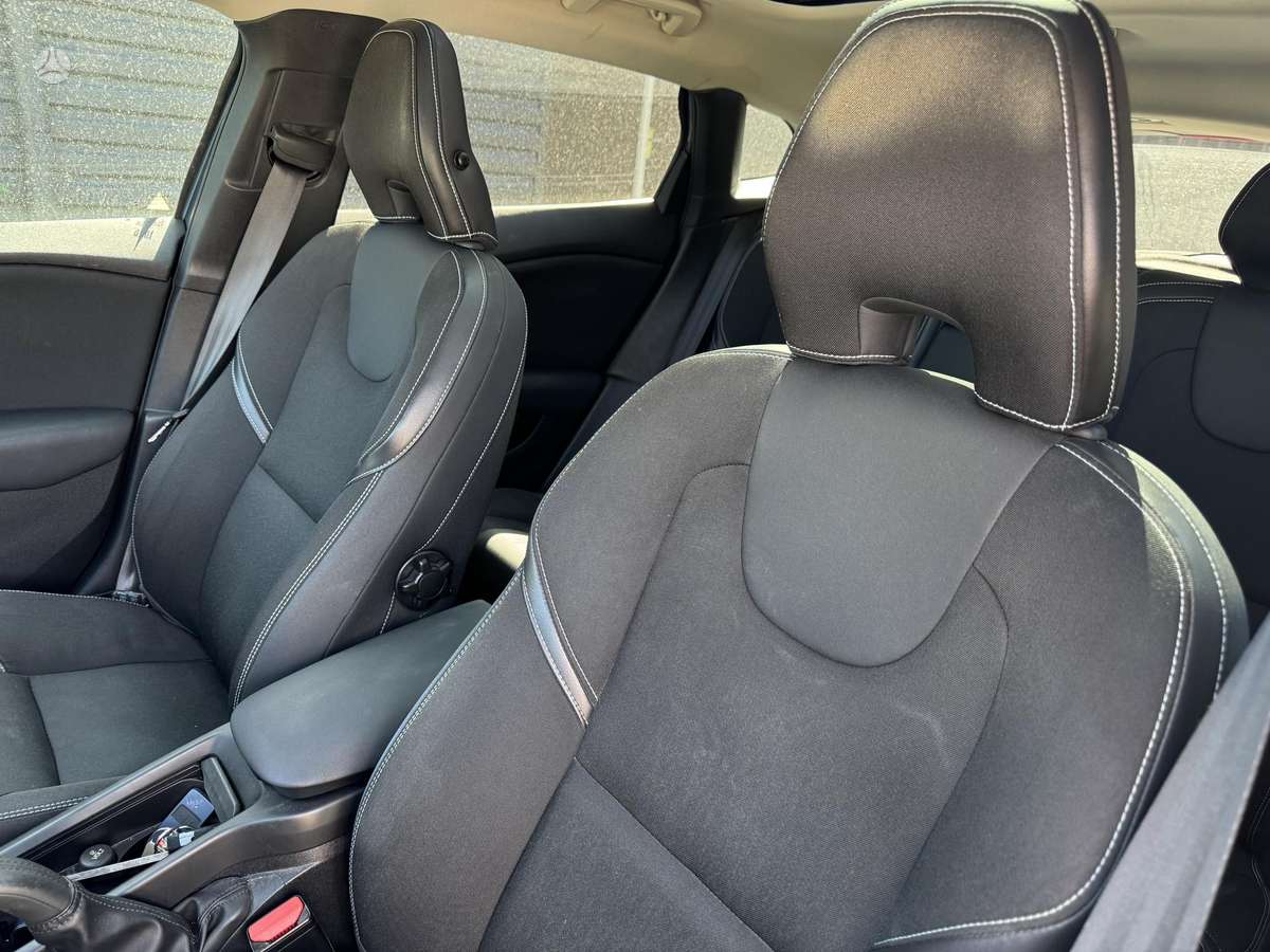 Volvo V40, 1.6 l., hatchback