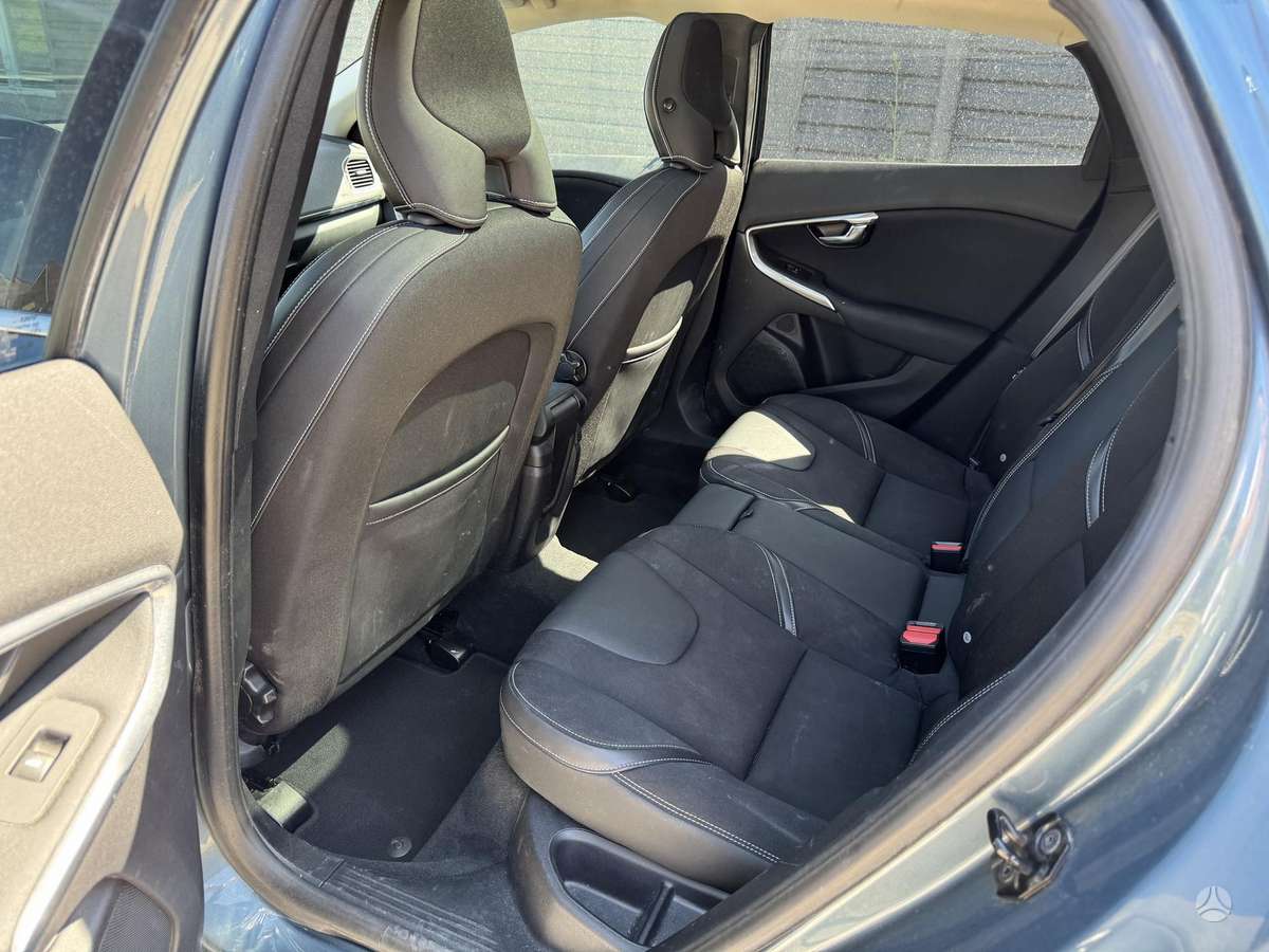 Volvo V40, 1.6 l., hatchback