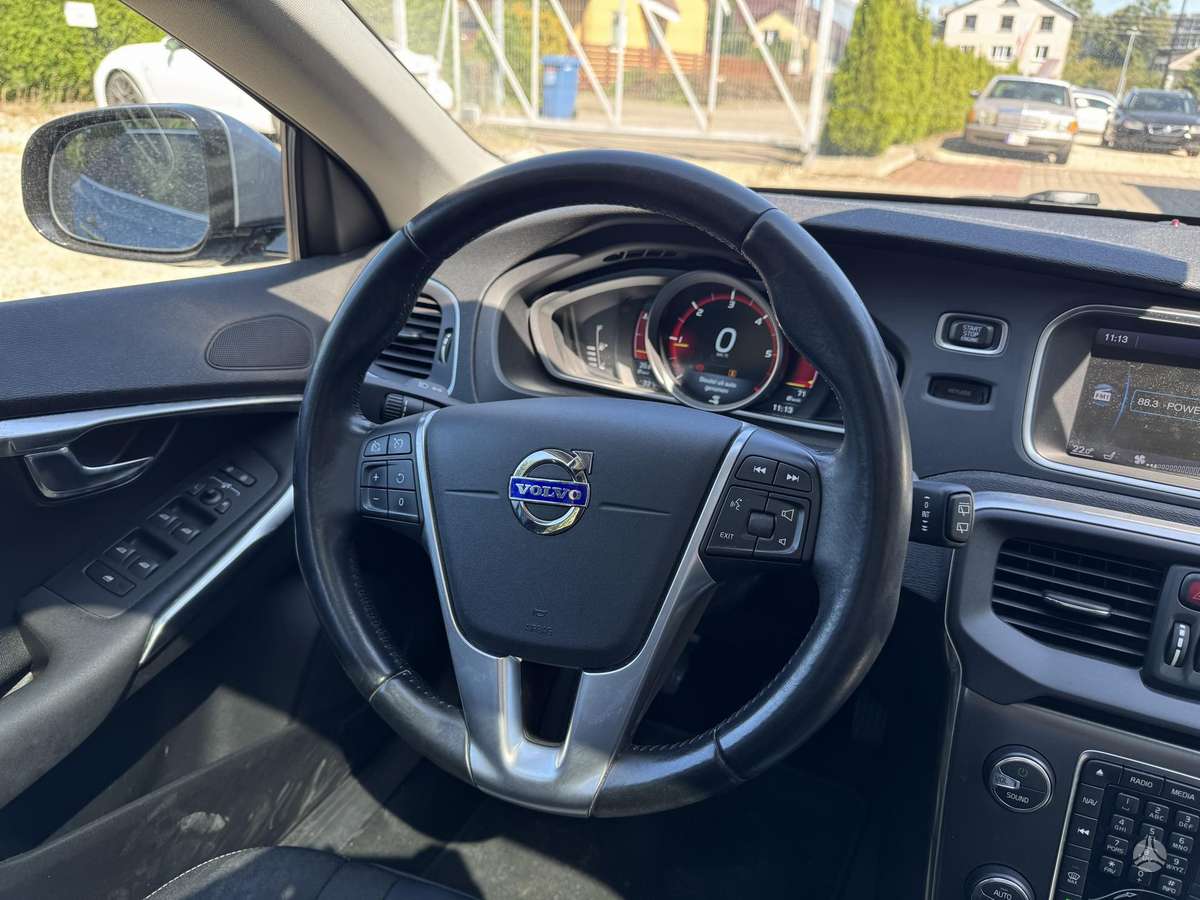 Volvo V40, 1.6 l., hatchback