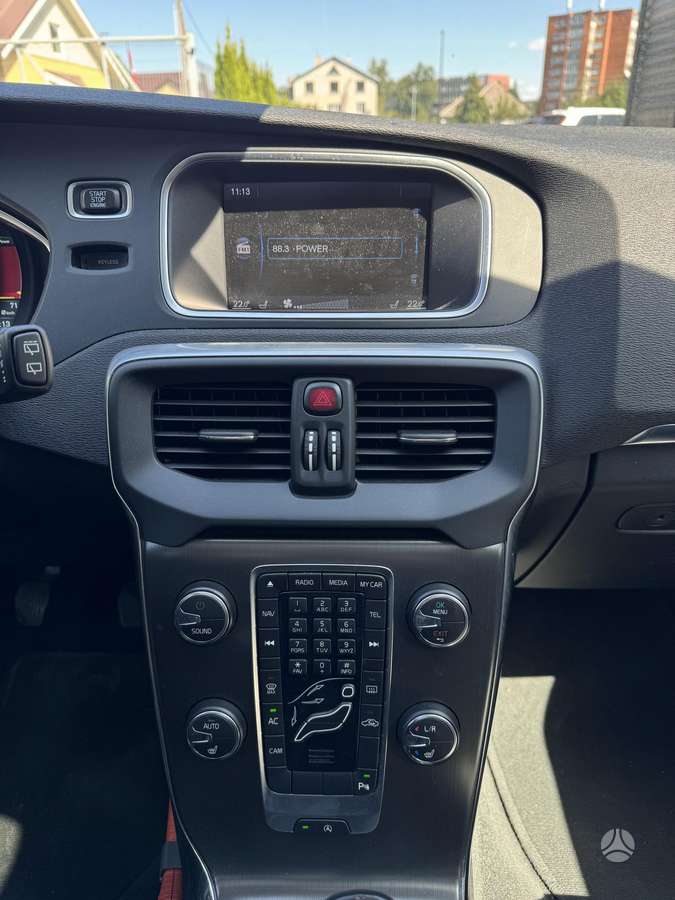 Volvo V40, 1.6 l., hatchback