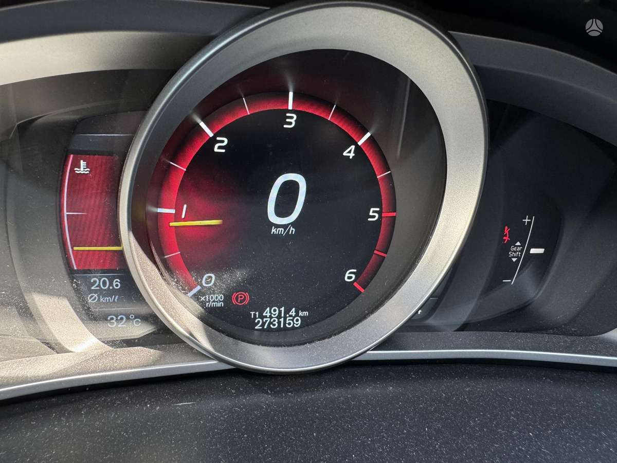 Volvo V40, 1.6 l., hatchback