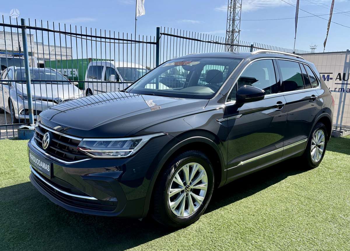 Volkswagen Tiguan - 1