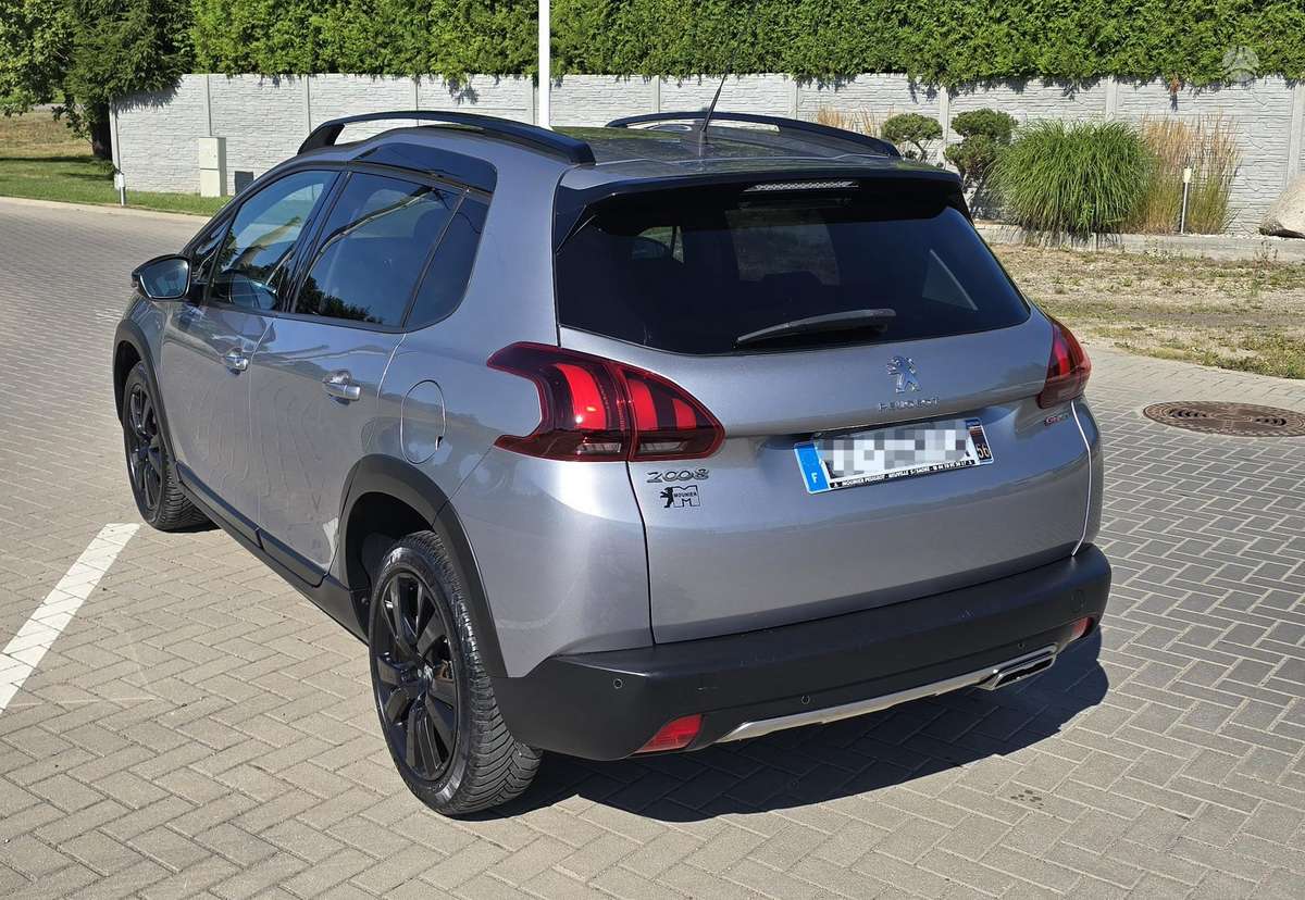 Peugeot 2008, 1.2 l., hatchback