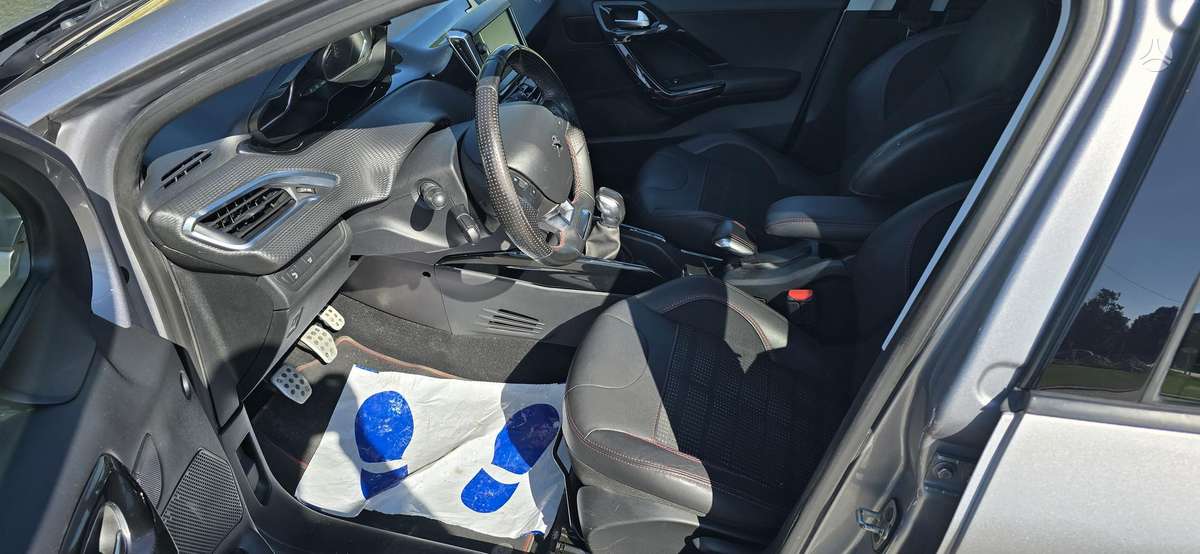 Peugeot 2008, 1.2 l., hatchback