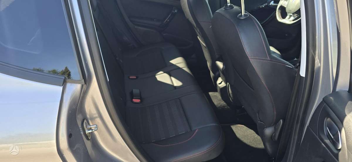 Peugeot 2008, 1.2 l., hatchback