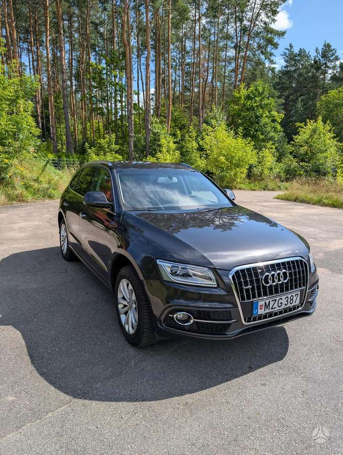 Audi Q5, 2.0 l., off-road / crossover
