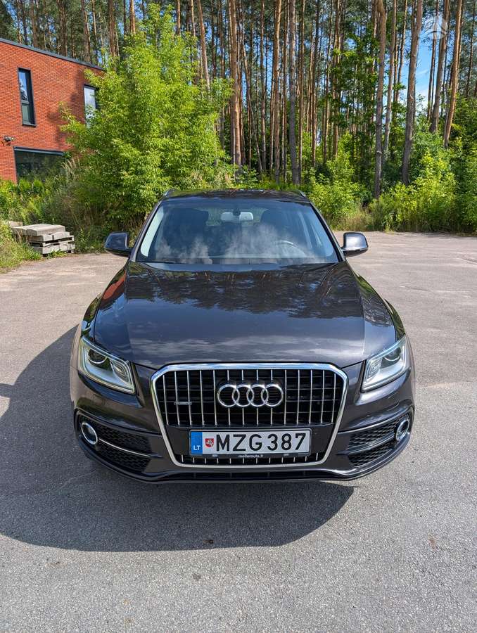 Audi Q5, 2.0 l., off-road / crossover