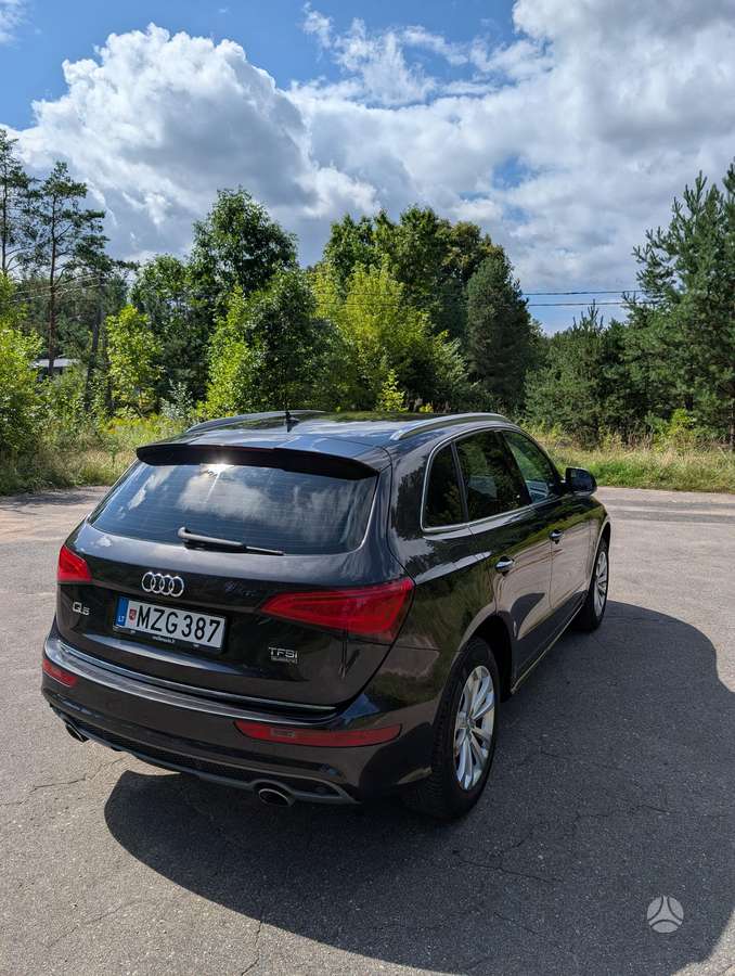 Audi Q5, 2.0 l., off-road / crossover