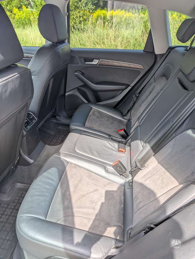 Audi Q5, 2.0 l., off-road / crossover