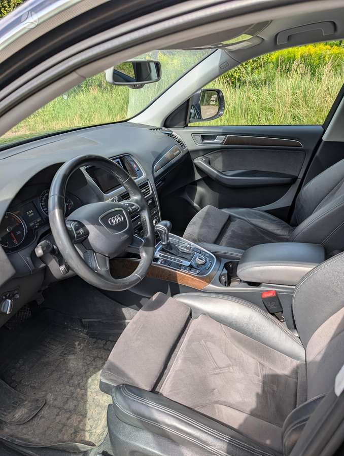Audi Q5, 2.0 l., off-road / crossover