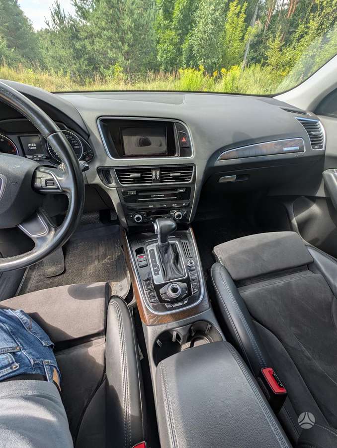 Audi Q5, 2.0 l., off-road / crossover