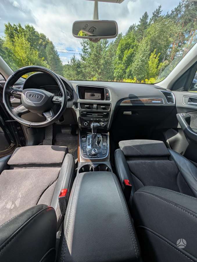 Audi Q5, 2.0 l., off-road / crossover