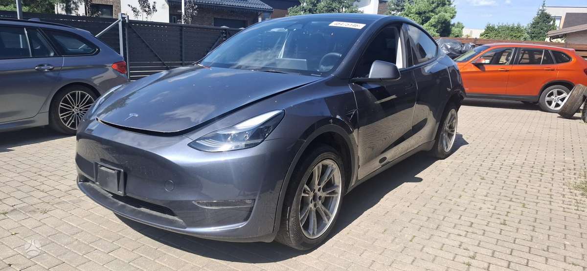 Tesla Model Y, 75 kWh, off-road / crossover