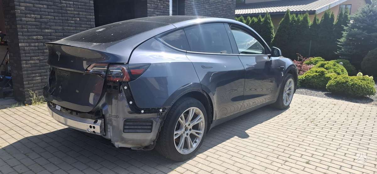 Tesla Model Y, 75 kWh, off-road / crossover