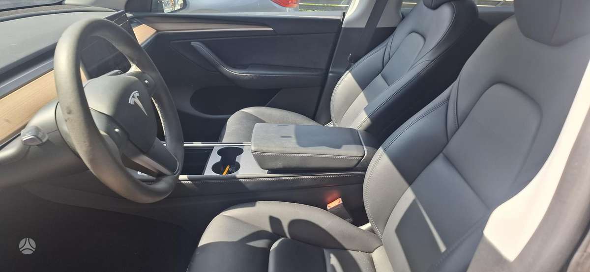 Tesla Model Y, 75 kWh, off-road / crossover