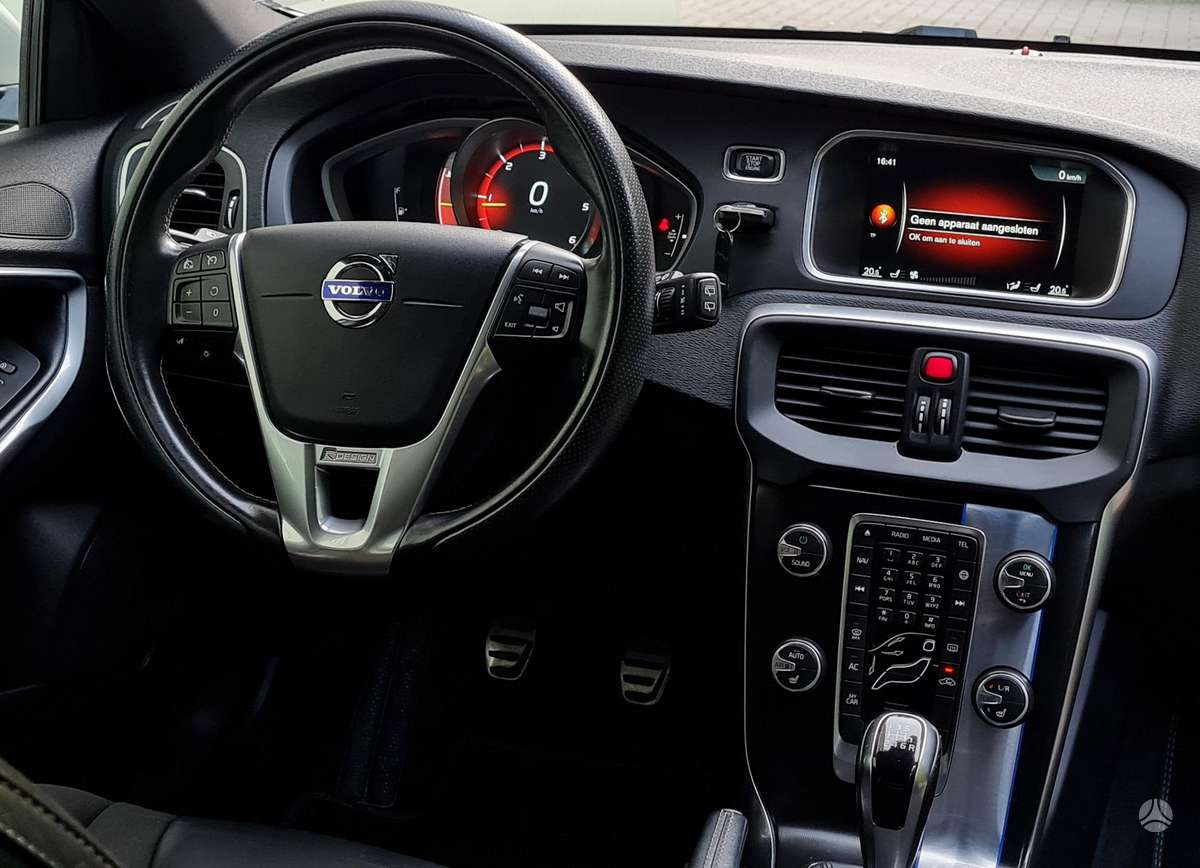 Volvo V40, 2.0 l., hatchback