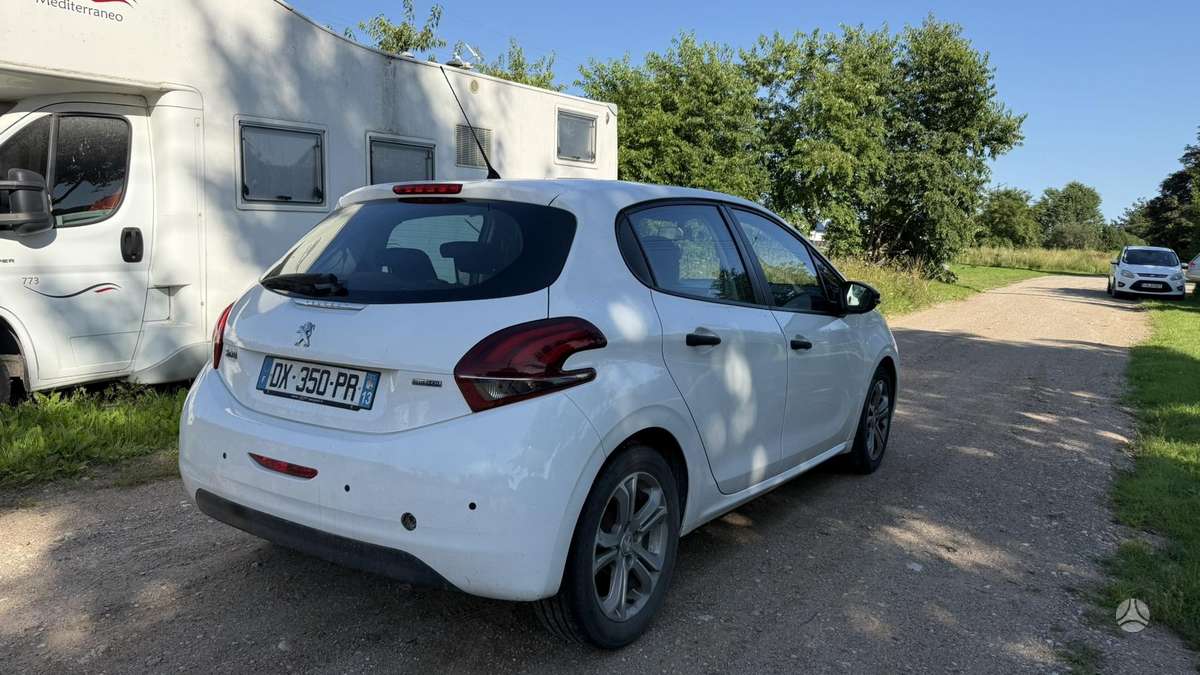 Peugeot 208 - 4