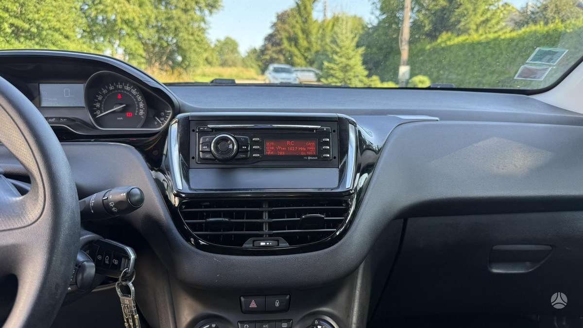 Peugeot 208 - 10