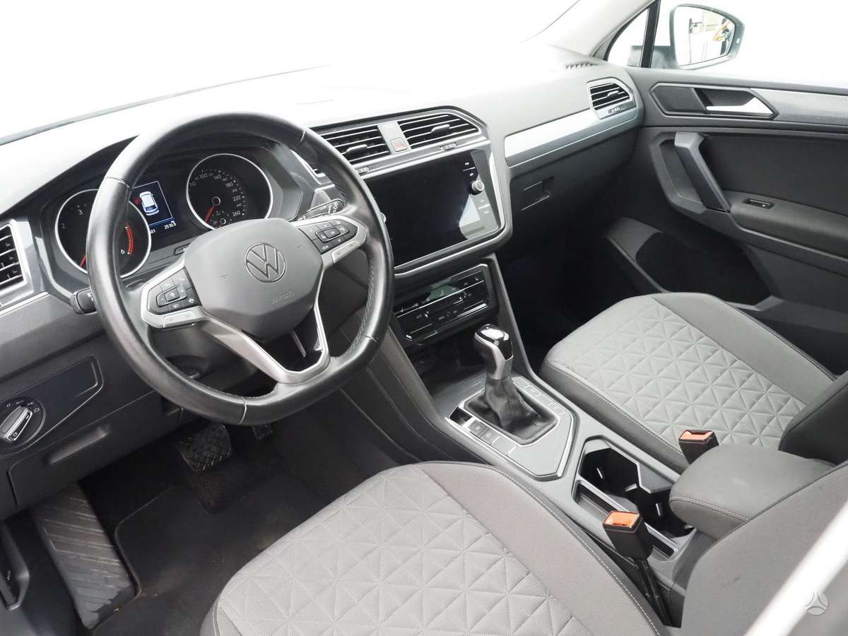 Volkswagen Tiguan - 9