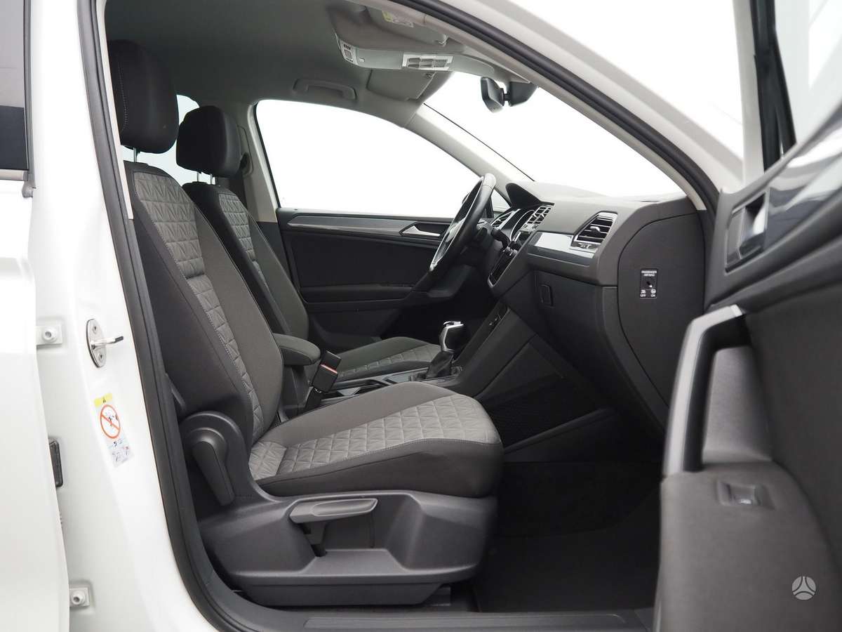 Volkswagen Tiguan - 11