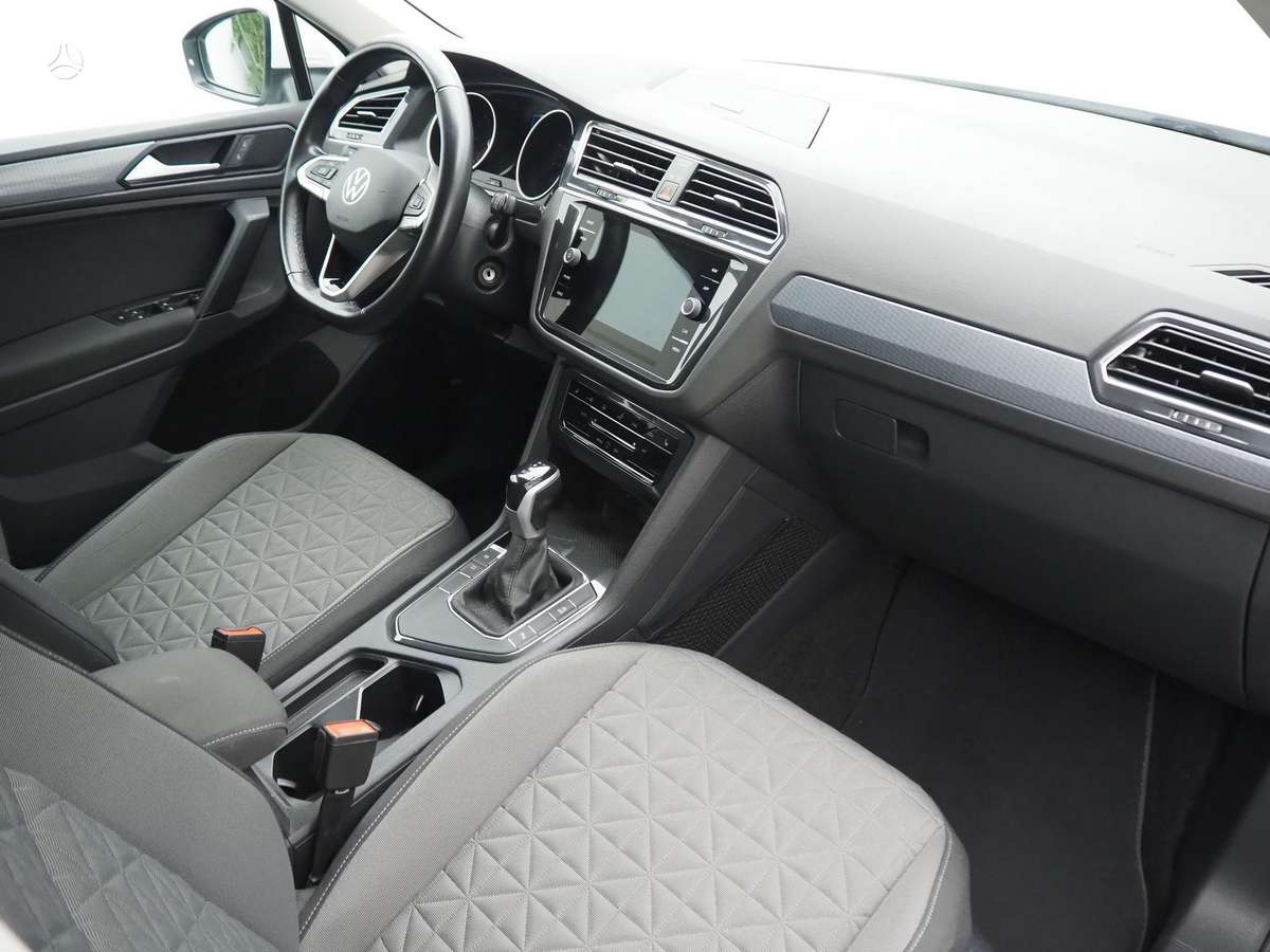 Volkswagen Tiguan - 12