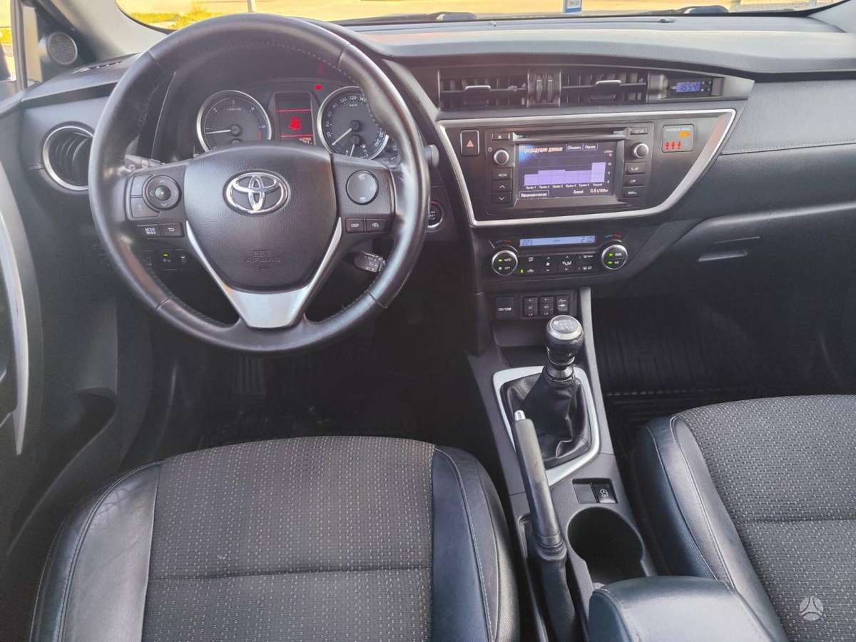 Toyota Auris, 2.0 l., hatchback